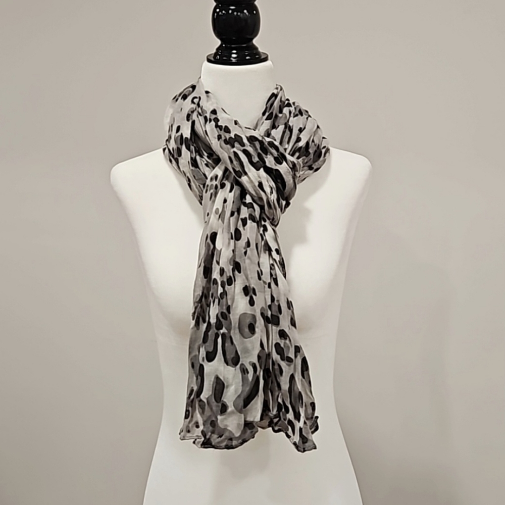 Black & White Leopard Scrunchy Scarf. Like New Condition.